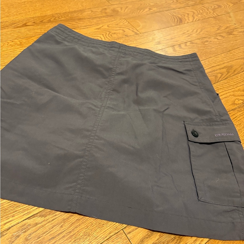 Patagonia deep purple/maroon skort - Picture 3 of 3